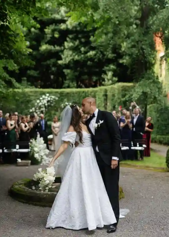 An Estate Wedding for Amanda and Mike