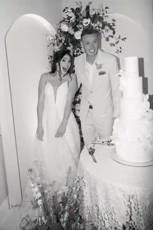 A Beach Wedding for Andi and Noah