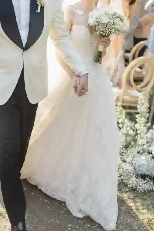 A Forest Wedding for Cynthia and Forest