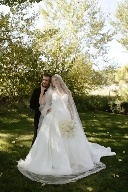 An Intimate Wedding for Julianne and Tyler