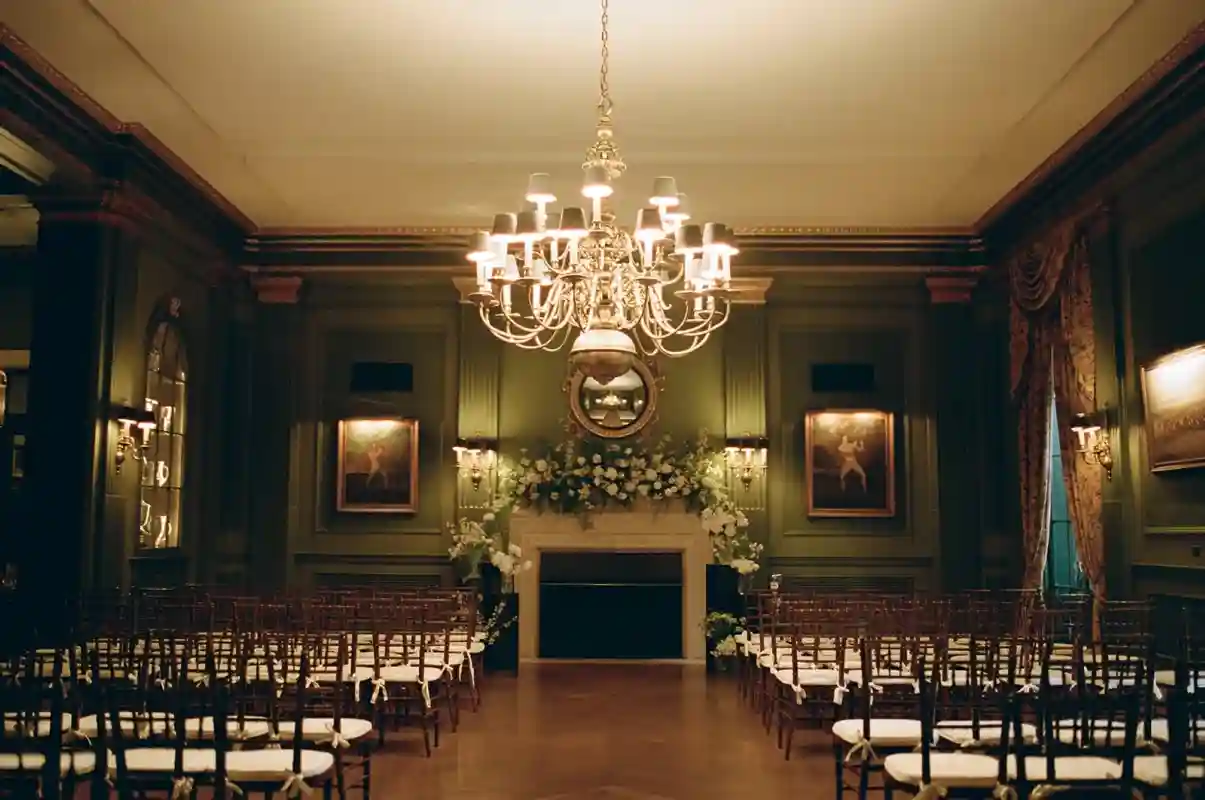 A Classic Wedding for Mia and Sam