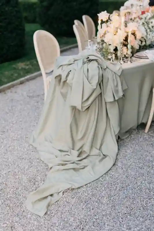 A Regency Chic Editorial for Vanessa and Ricardo
