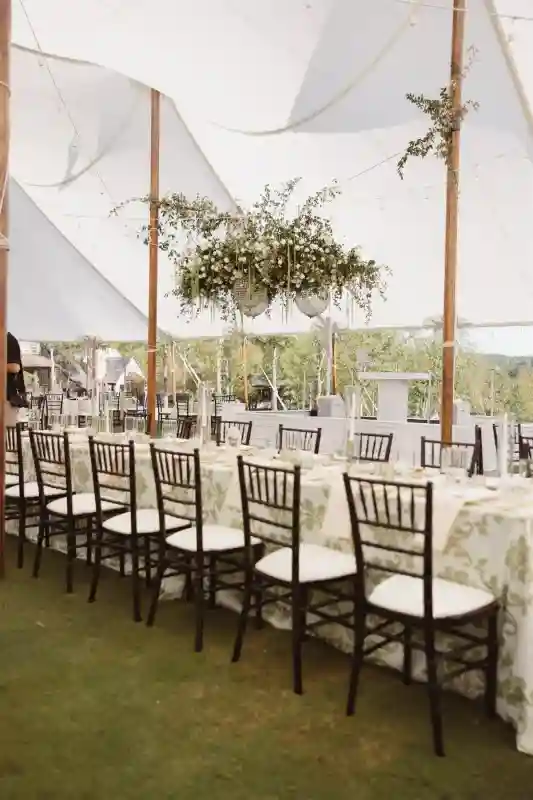 A Classic Wedding for Vanessa and Ryan