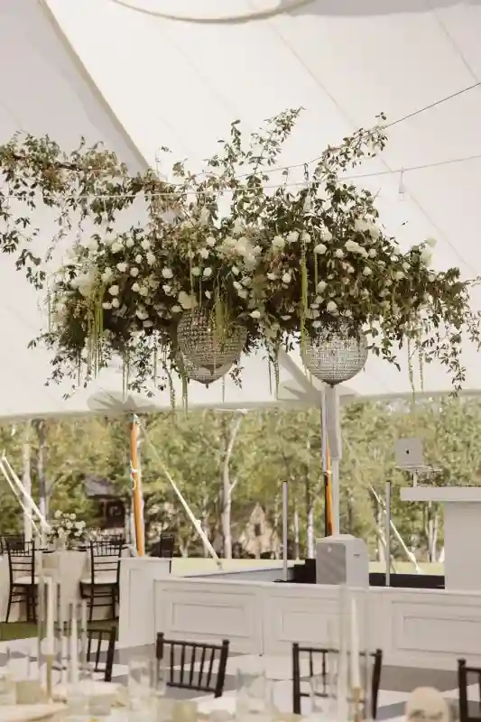 A Classic Wedding for Vanessa and Ryan