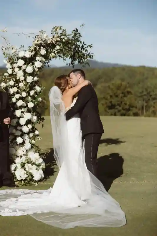 A Classic Wedding for Vanessa and Ryan